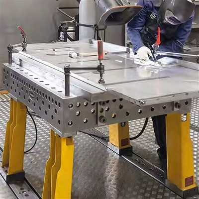 Mesa de soldadura con agujeros cuadrados